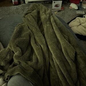 Soft and cozy green fleece sherpa jacket #winterwarmth